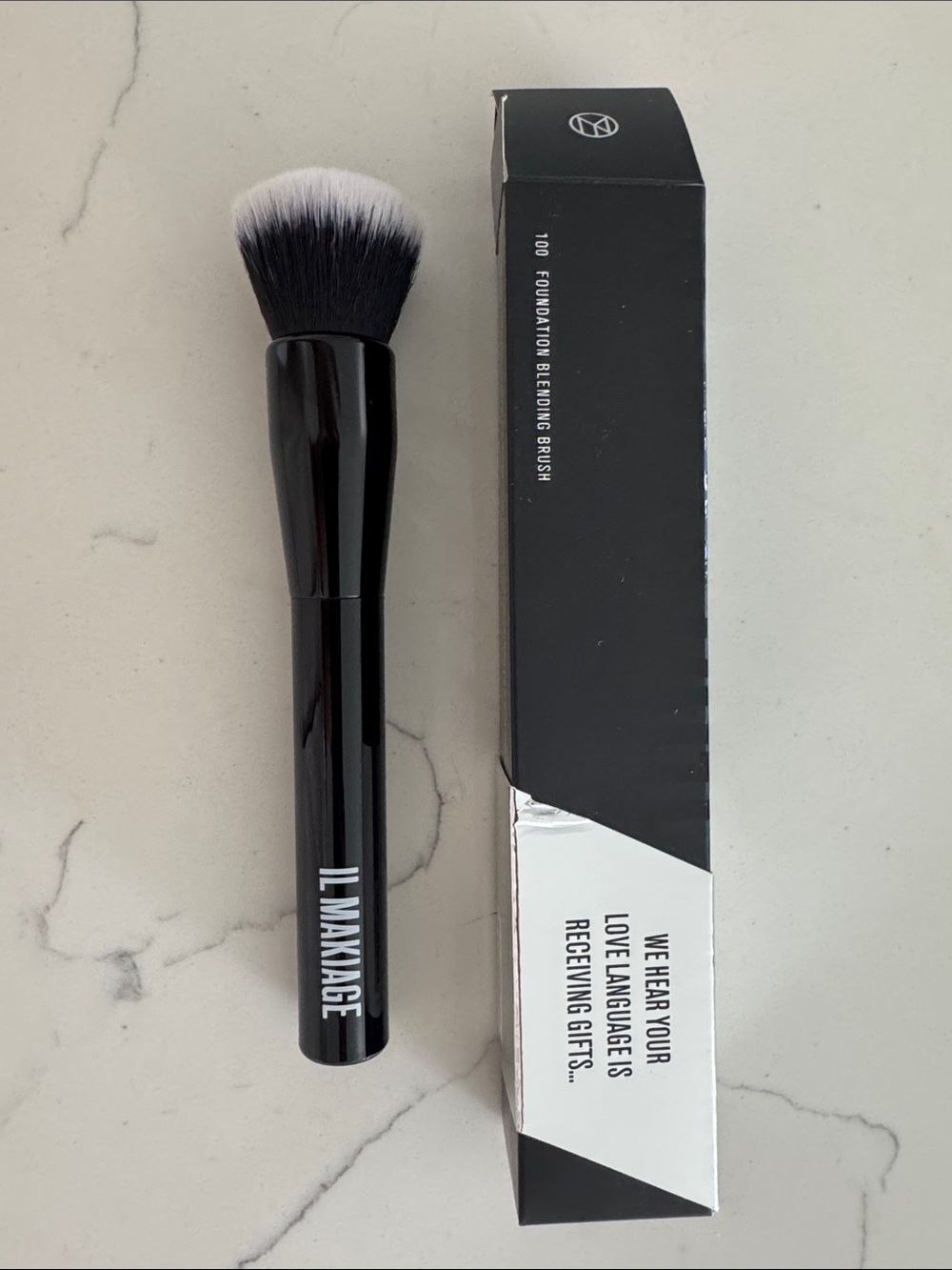 IL MAKIAGE Black & White Foundation Blending Brush